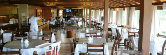 O restaurante funciona das 12 às 22 horas de terça a domingo, exceto em períodos de média e alta temporada. 