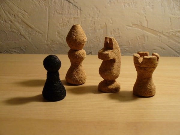 recyclart.org-chess-set-made-of-corks-3